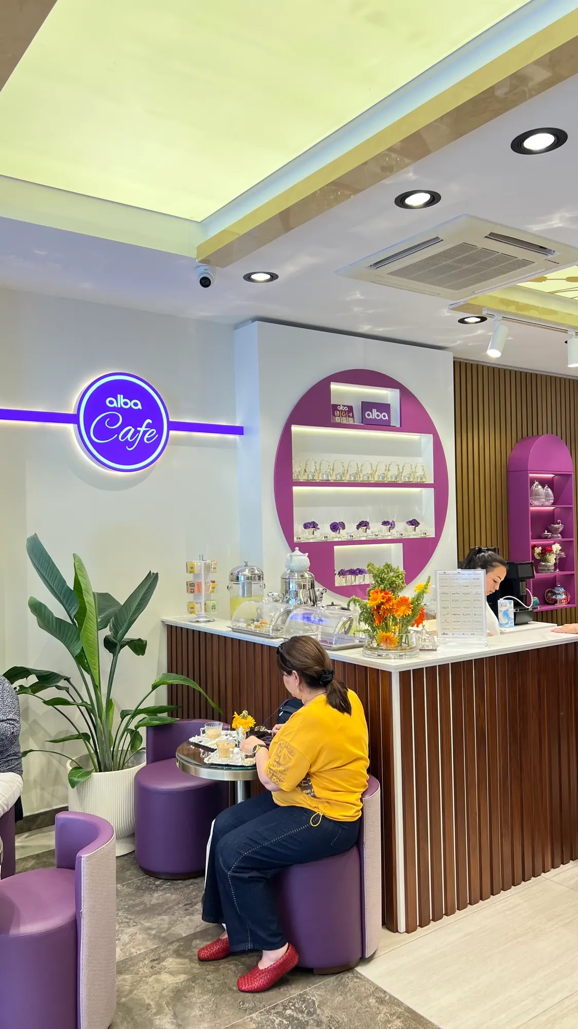 ALBA Café servis ve oturma alanı